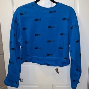 BRAND NEW cropped nike crew neck